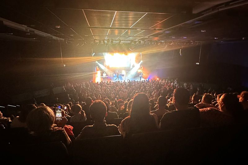 LEC Stage Concert Mode